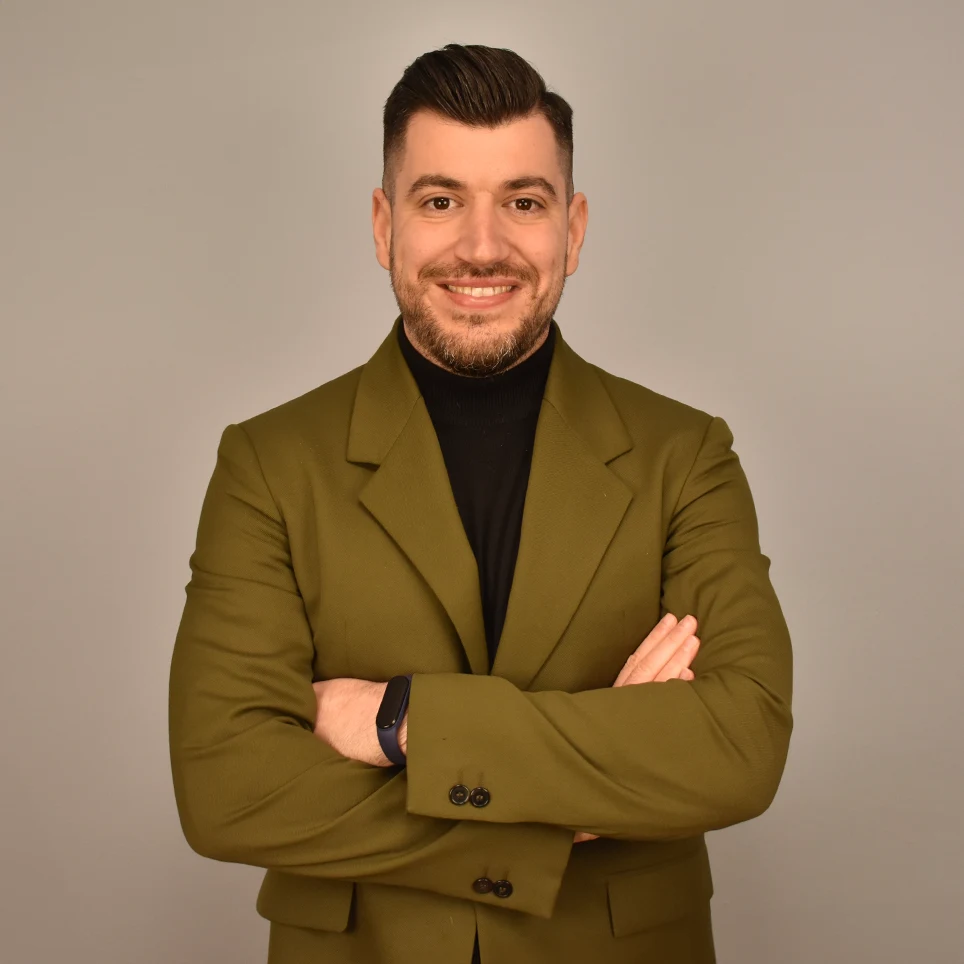 Διερμηνέας νοηματικής γλώσσας Γιώργος Στάθης από HandsUp